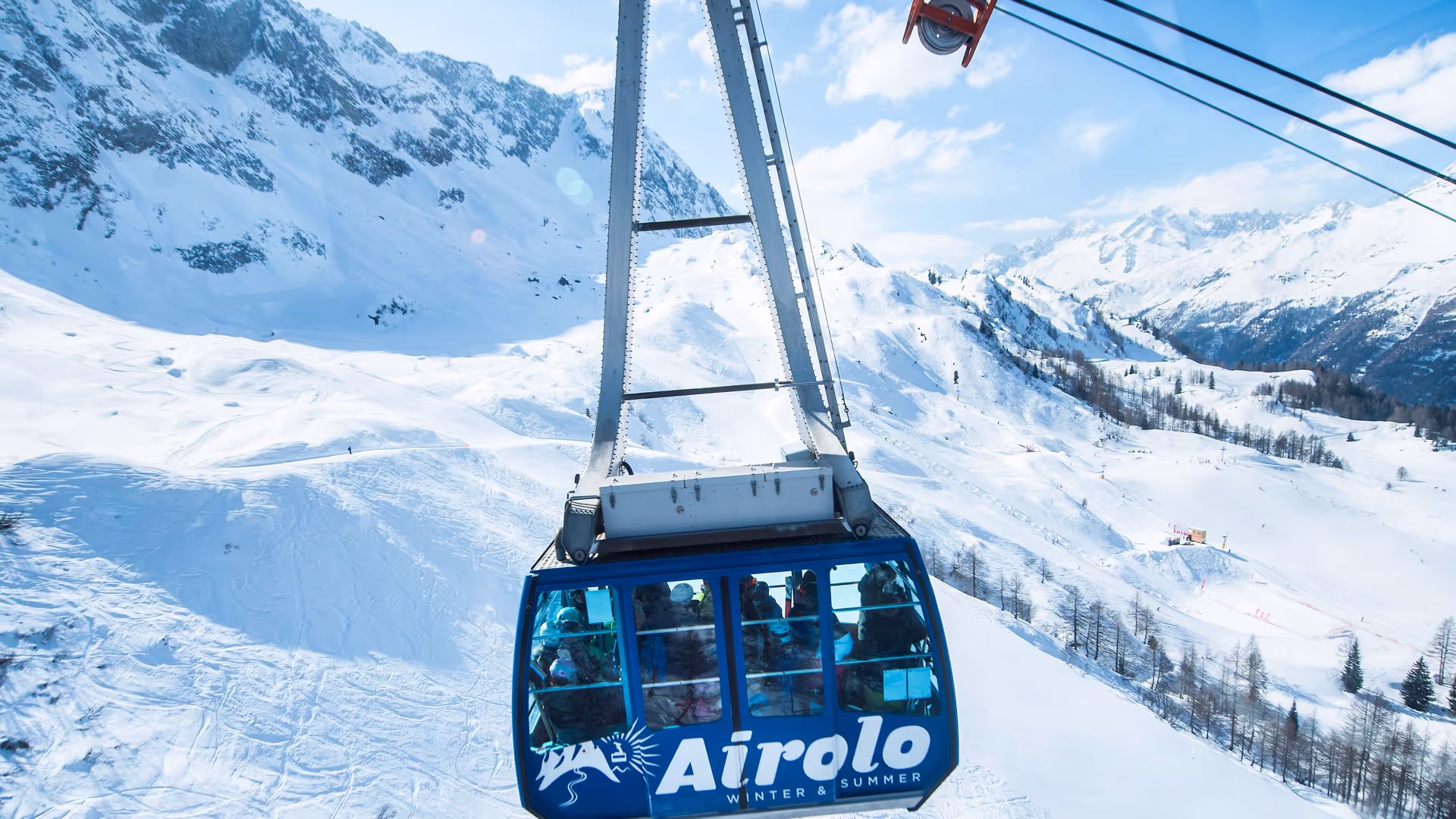 Gondel im Skigebiet Airolo in der Schweiz
